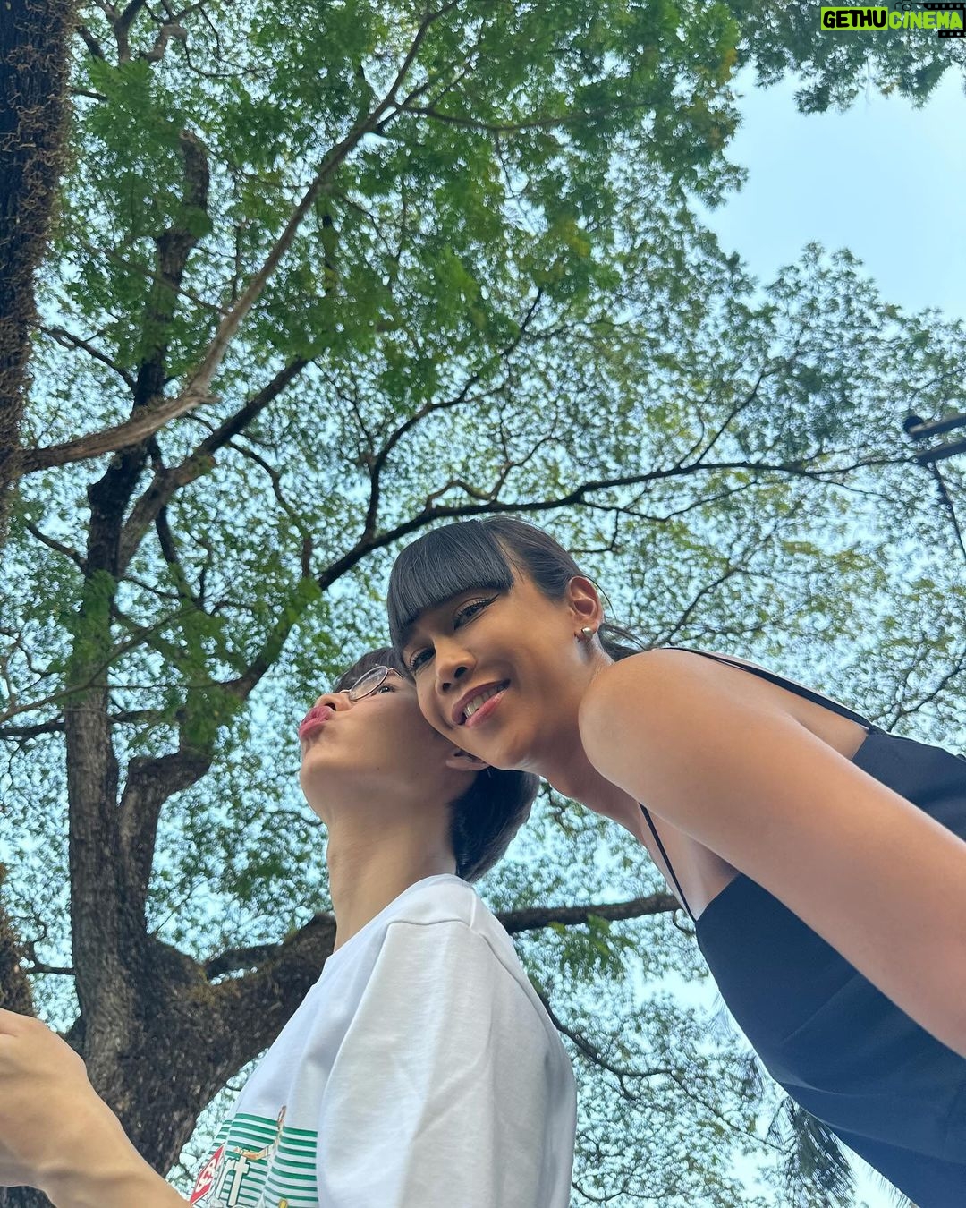 Jennie Panhan Instagram - อ่างแก้วอ่างใจ วันเกิดใครยกมือขึ้น 🙌🏾 @luckysevenb 🎂 เป็นบ้าให้น้อยลง เป็นสุขให้มากขึ้น ชีวิตอย่าไปคิดอะไรเยอะ บอกมึง? หึ! บอกตัวเอง 😂 รักกกกกก