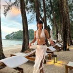 Jennie Panhan Instagram - สวัสดี 2024 …สนใจคนอื่นให้น้อยลง ทะเล ภูเขาให้มากขึ้นนะ ☀️🌊 Novotel Phuket Kamala Beach