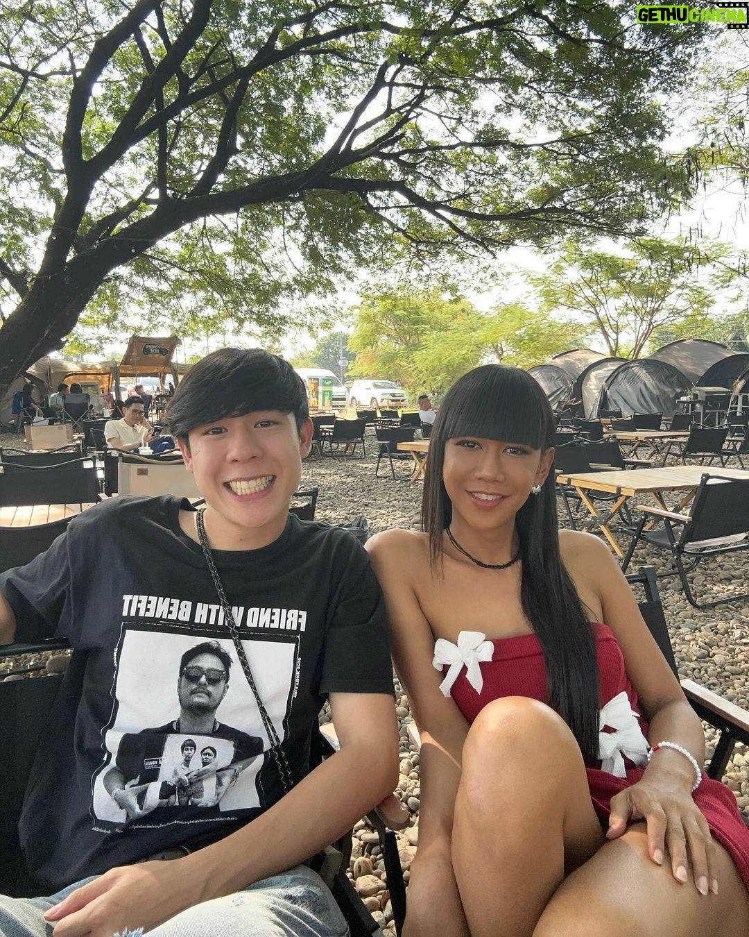 Jennie Panhan Instagram - วัดก็เข้า เหล้าก็แดก…จนภาพตัด 😅 #เวียงจันทร์มันส์มาก#เกินไปปปปป#MEPOOM#ดูกันเร็วๆ พระธาตุหลวง เวียงจันทน์