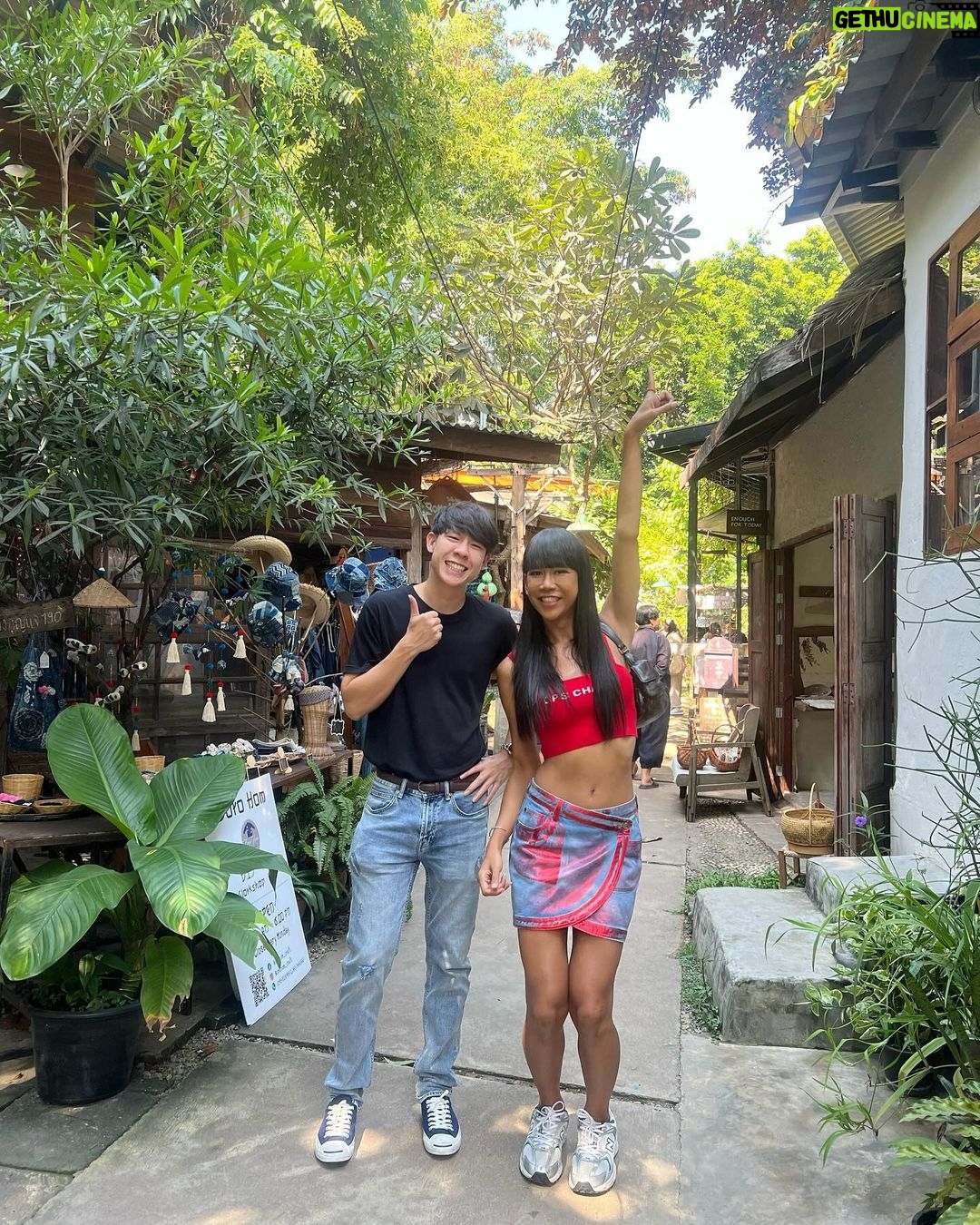 Jennie Panhan Instagram - ธนูจ้อง..จะยิงตรงนั้น บ้านข้างวัดก็..ต้องไปตรงนี้ ว๊ายยยยยย หนูมาต๊ะต่อนยอน 🥰 #MEPOOM