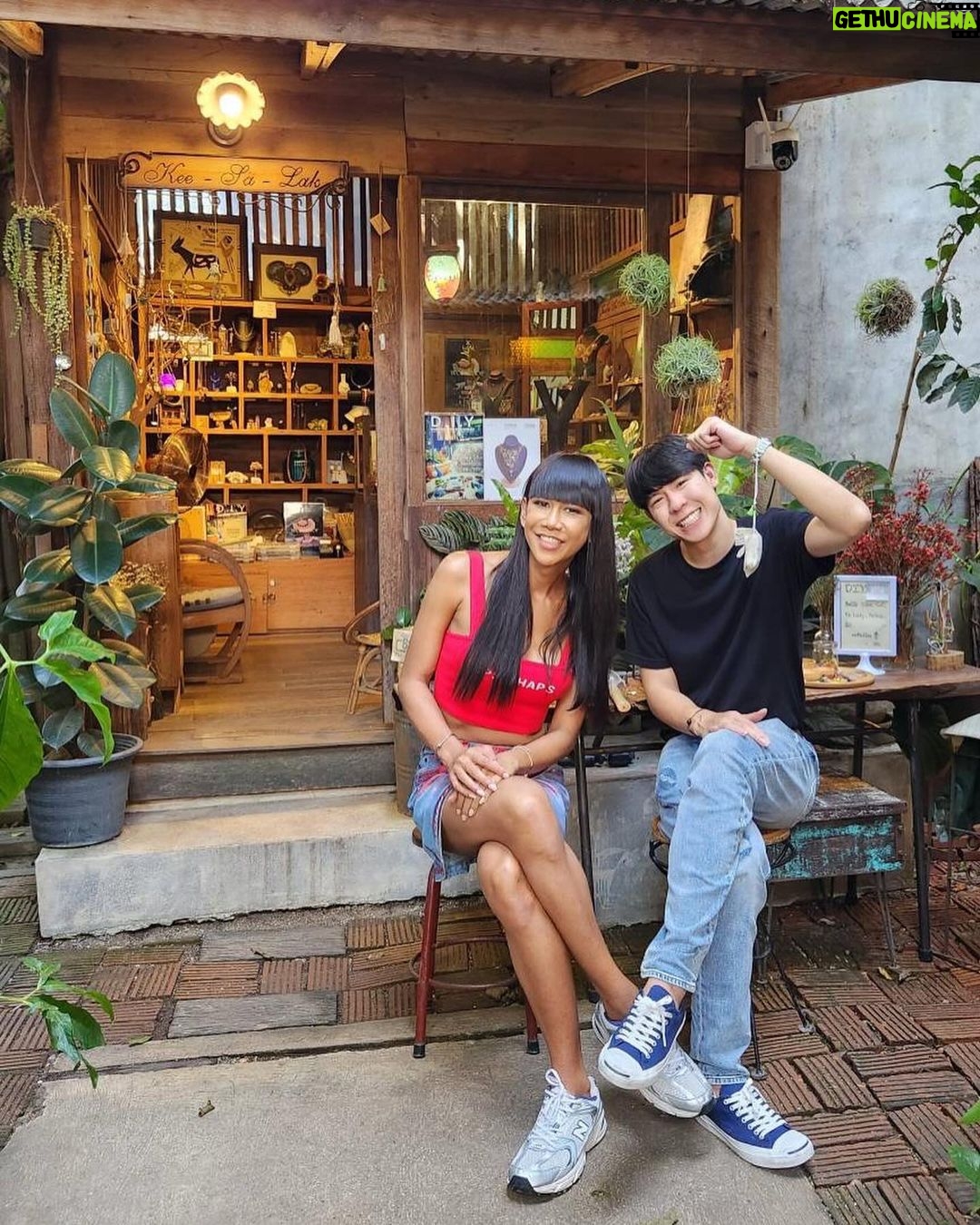 Jennie Panhan Instagram - ธนูจ้อง..จะยิงตรงนั้น บ้านข้างวัดก็..ต้องไปตรงนี้ ว๊ายยยยยย หนูมาต๊ะต่อนยอน 🥰 #MEPOOM