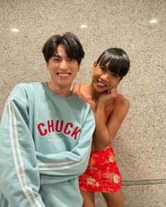 Jennie Panhan Instagram - HBD พี่กลัฟผู้น่ารักเสมอมา อายุเพิ่มขึ้นอีกปี สิ่งดีๆ เพิ่มขึ้นตลอดไปนะ ขอให้มีความสุขมากๆ และขอให้ฉันถ่ายรูปคู่ใหม่หน่อยนะ รับหน้าเดิมตัวเองไม่ค่อยได้ 😂❤️🎂