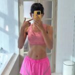 Jennie Panhan Instagram - ออกหนักก็ได้ ออกเบาก็ได้ แต่ออกไปจากใจเราไม่ได้นะ #เห้ยยยยย 😂💪🏽