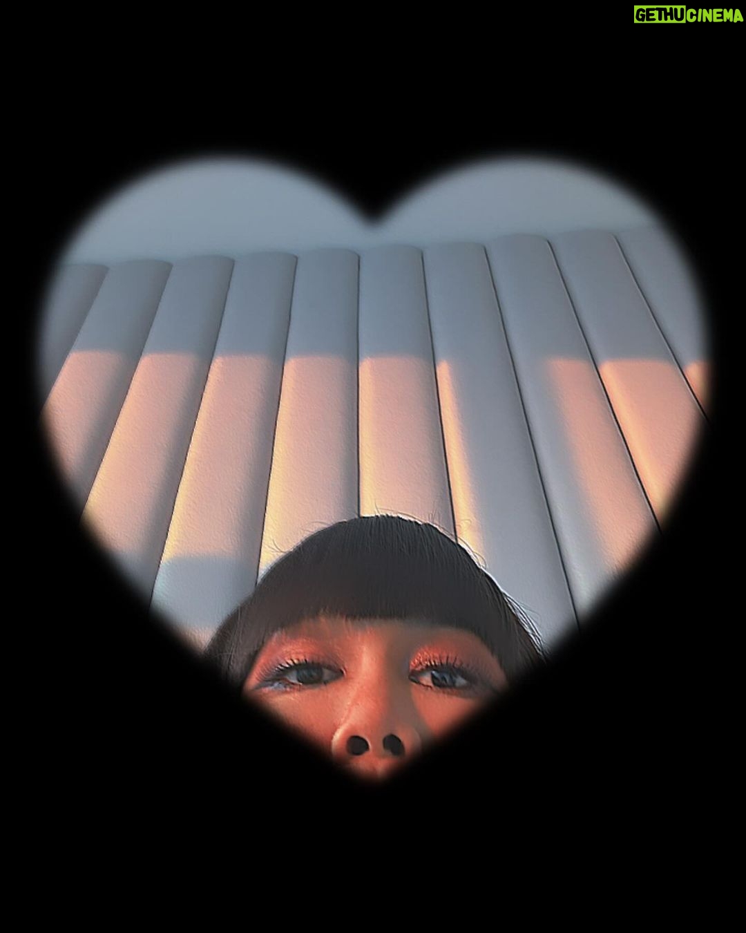 Jennie Panhan Instagram - ติดเธอไม่ไหว รถติดอยู่ด้วยกันก่อนดีมั้ย 💘🎀 #ทุกวันของปอ