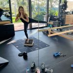 Jennifer Aniston Instagram – If you’re having one of THOSE Mondays, I FEEL YOU 🫵🏼 Just gotta do it!! ❤️💪🏼💋 @pvolve