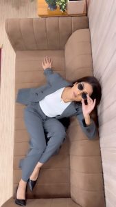 Jennifer Winget Instagram - Strike a pose, switch up the style, and own every moment! 💁‍♀️✨