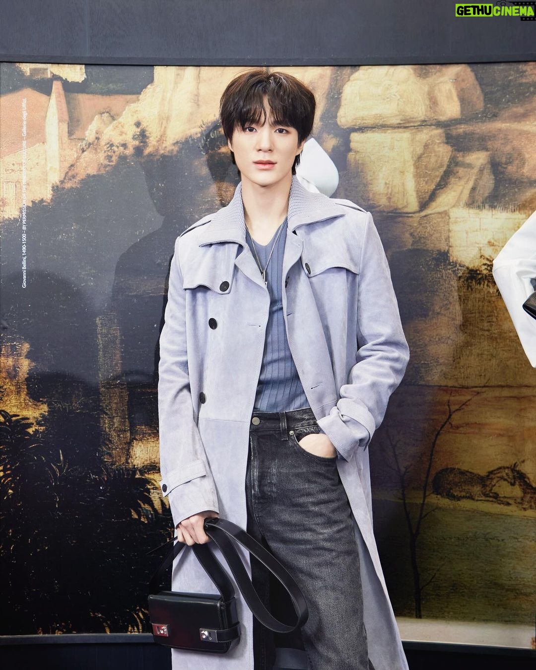 Jeno Instagram - FERRAGAMO FW23 POP-UP STORE @ 신세계 영등포 타임스퀘어 - 우아한 실루엣에 모던한 디테일을 더해 다양한 소재로 페라가모만의 혁신적인 르네상스를 그려낸 이번 FW23 컬렉션을 타임스퀘어에서 만나보세요 #AD #ferragamofw23