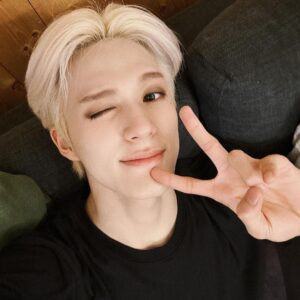Jeno Instagram - PARIS💚💚