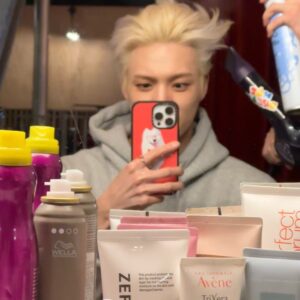 Jeno Instagram - PARIS💚💚