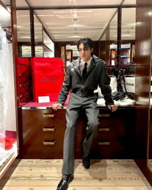 Jeno Instagram - Milano!!🍦🍧 @ferragamo