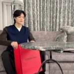 Jeno Instagram - 🎄🎁#FerragamoHoliday #ferragamogifts @ferragamo