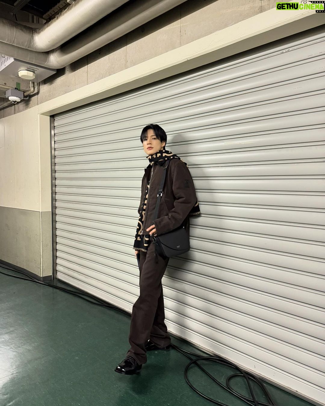 Jeno Instagram - 페라가모 FW24 쇼 참석하러 밀라노로 갑니다~~😀 시즈니 밀라노에서 만나요!! @ferragamo #ferragamofw24 #페라가모