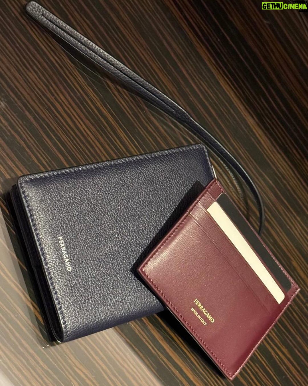 Jeno Instagram - 페라가모 FW24 쇼 참석하러 밀라노로 갑니다~~😀 시즈니 밀라노에서 만나요!! @ferragamo #ferragamofw24 #페라가모