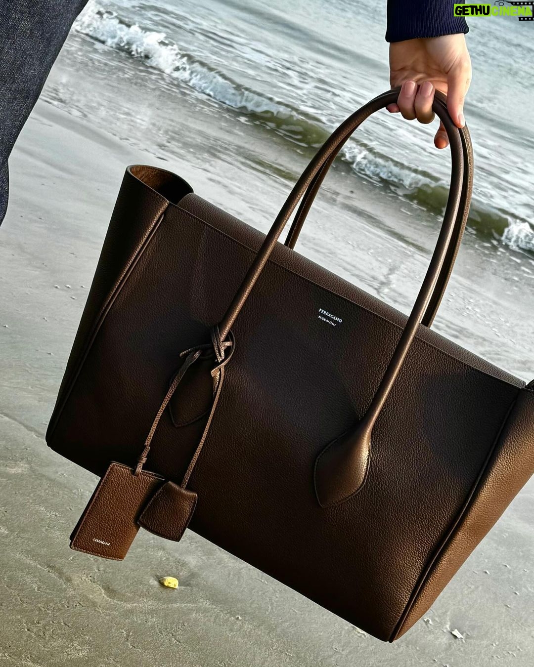Jeno Instagram - #FerragamoPS24 @ferragamo @_maximiliandavis_ 🌊