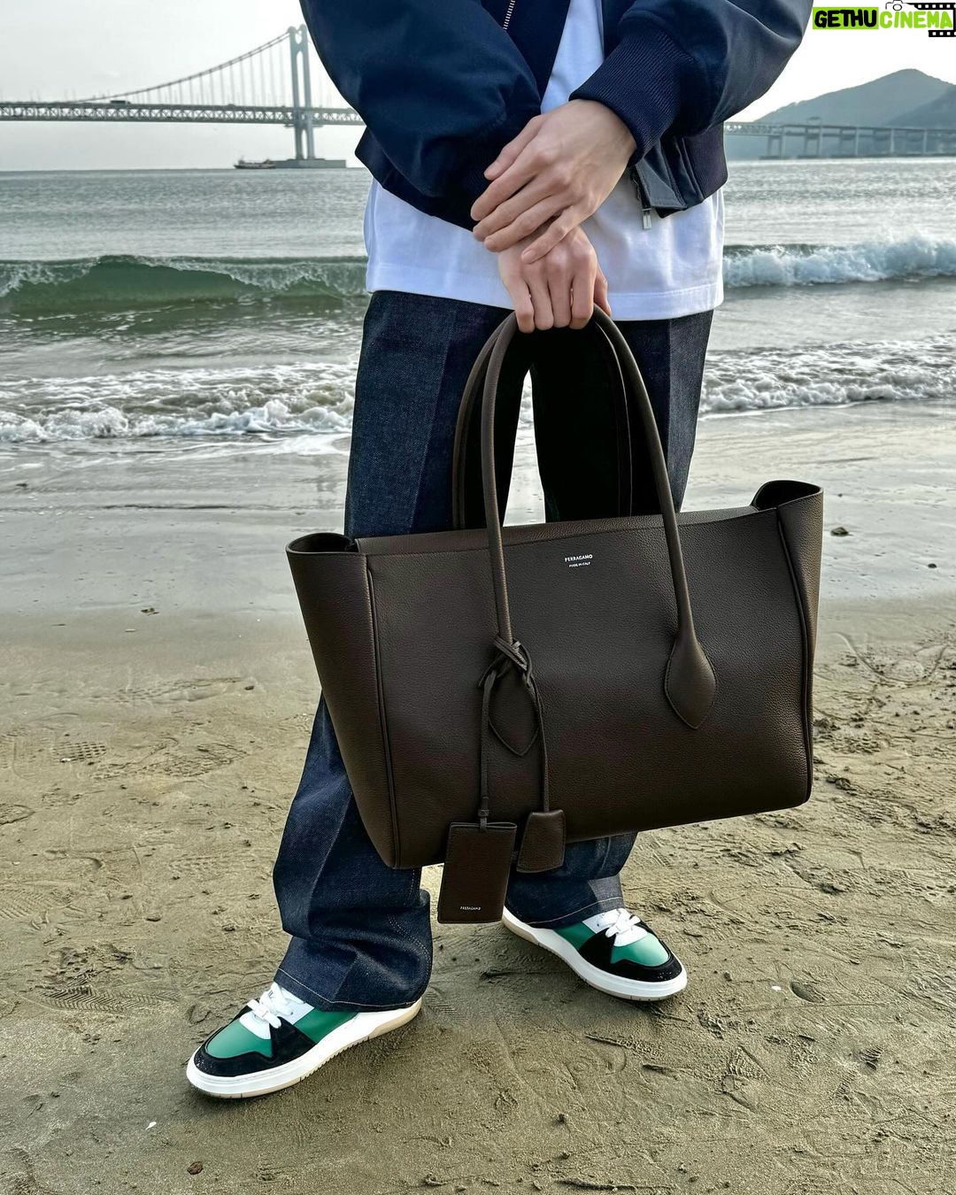 Jeno Instagram - #FerragamoPS24 @ferragamo @_maximiliandavis_ 🌊