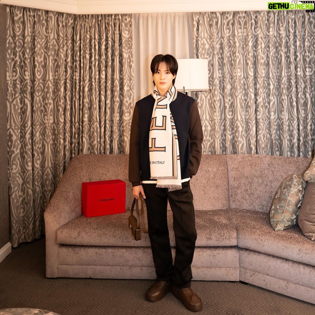 Jeno Instagram - 🎄🎁#FerragamoHoliday #ferragamogifts @ferragamo
