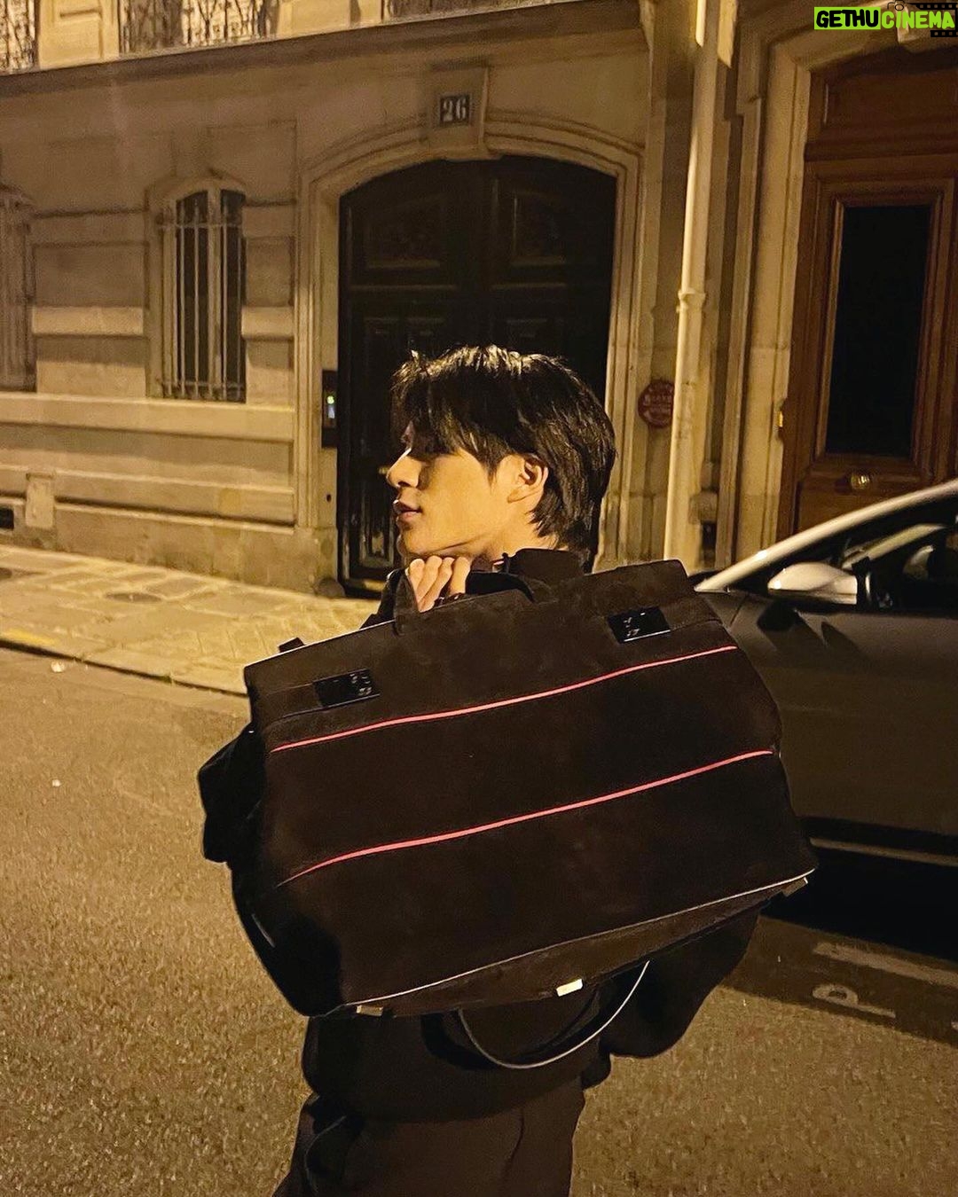 Jeno Instagram - Paris night with ferragamo🌙 #FerragamoFW23 #FerragamoTime #FerragamoBoots @ferragamo
