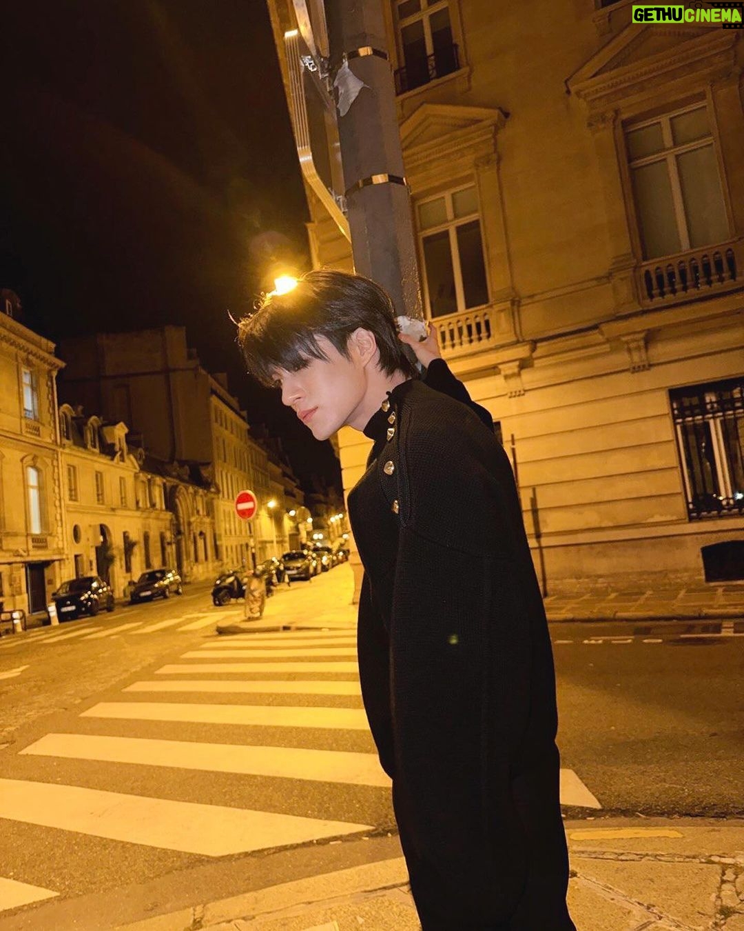 Jeno Instagram - Paris night with ferragamo🌙 #FerragamoFW23 #FerragamoTime #FerragamoBoots @ferragamo