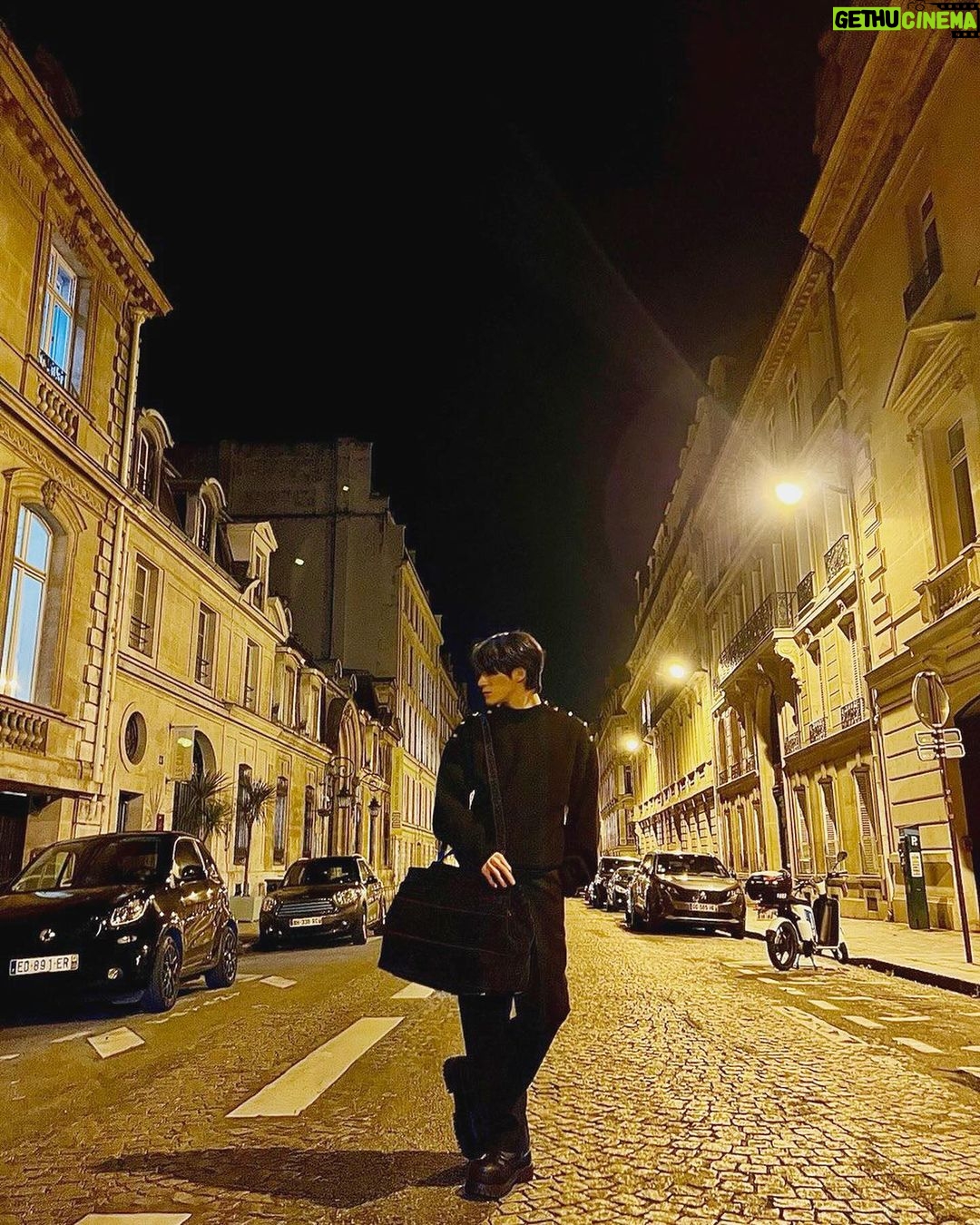 Jeno Instagram - Paris night with ferragamo🌙 #FerragamoFW23 #FerragamoTime #FerragamoBoots @ferragamo