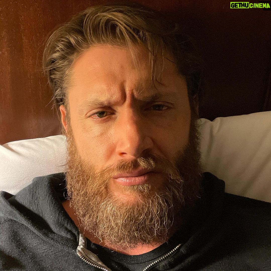 Jensen Ackles - 1.4 Million Likes - Day 12 of Quarantine. I’m finally...officially...bored with myself. I’ve read all the scripts, watched all the shows, caught up on all the movies...
I’ve started to cook...oh and draw. Send help (or scotch). @theboystv