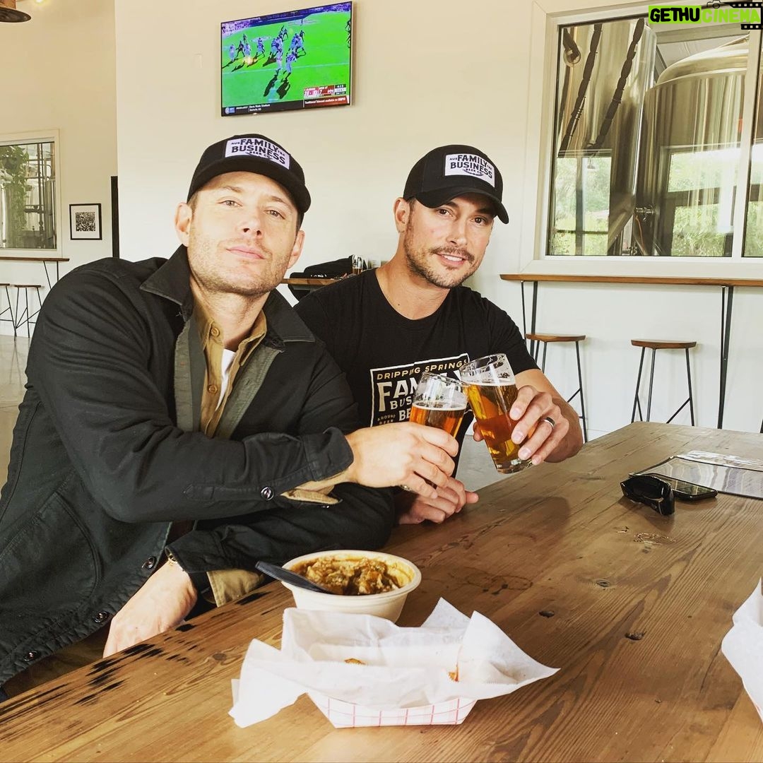 Jensen Ackles Instagram - Saturday’s at @familybusinessbeerco perfect weather, music, and food. Come and join us!