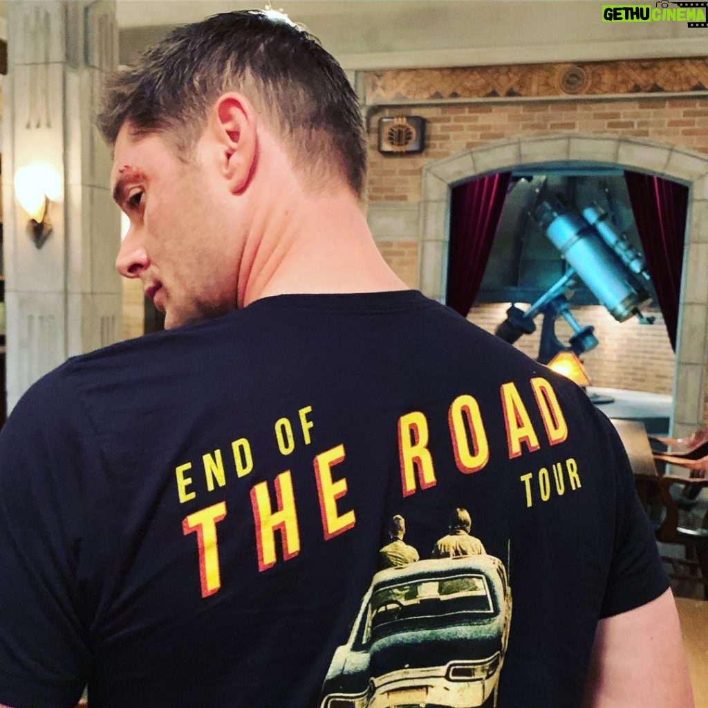 Jensen Ackles Instagram - Nuthin like sportin a shirt with your face on it...next to some other dude. 😆. To all the folks that grabbed one of these Tees from @hottopic ...you helped raise a ton of money for charity. Huge thanks. 🙏🏼. Love the #spnfamily