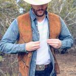 Jensen Ackles Instagram - There is literally a new sheriff in town. (Who apparently is always trying to close his shirt and/or jacket. )((Figure it out, man!🙄)) More info to come. @bigskyabc