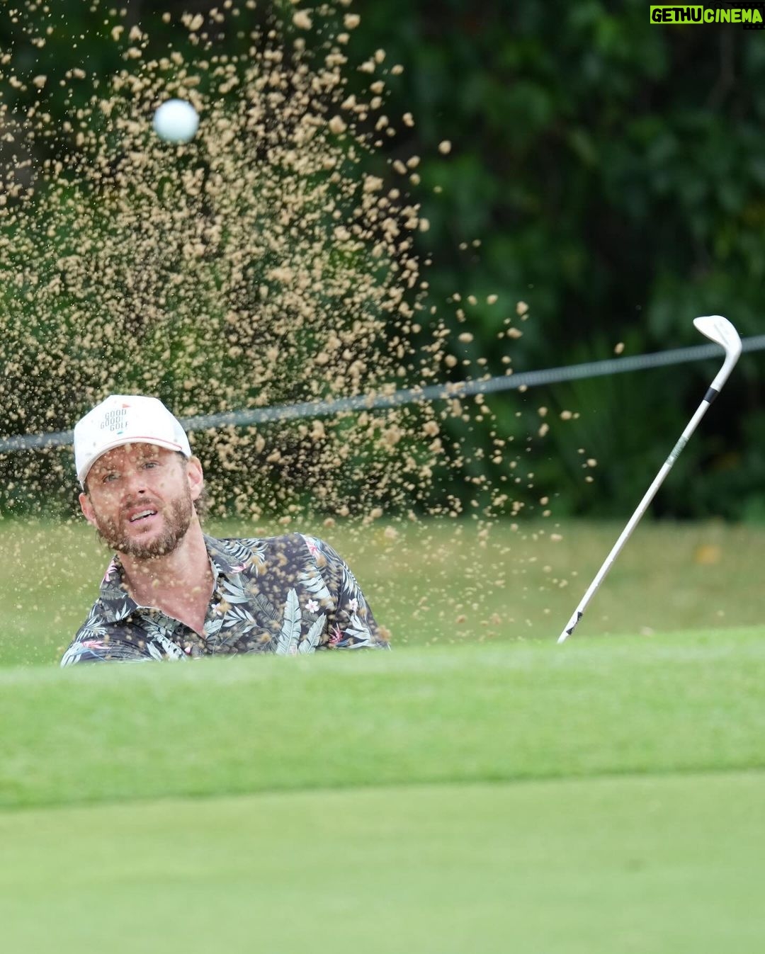 Jensen Ackles Instagram - Thank you @sonyopenhawaii for another amazing week. Wish I could have stayed longer but I gotta get back to the cold. 🥶 Good times. ⛳️ 😎👍🏼