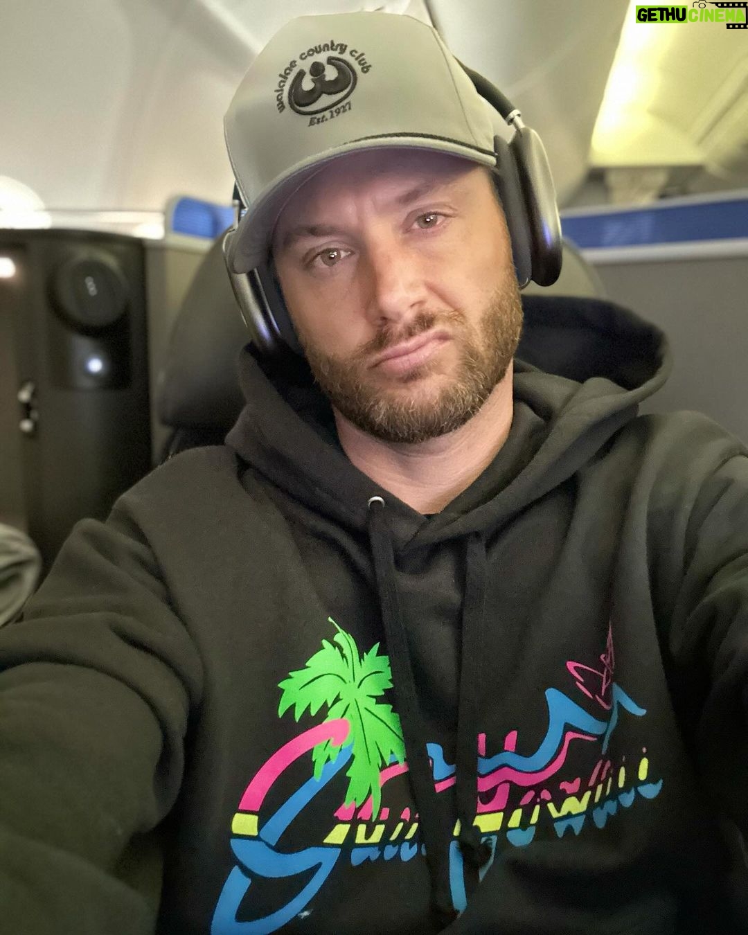 Jensen Ackles Instagram - Thank you @sonyopenhawaii for another amazing week. Wish I could have stayed longer but I gotta get back to the cold. 🥶 Good times. ⛳️ 😎👍🏼
