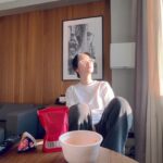 Jeon Yeo-been Instagram - 23년 1월 라트비아 숙소에서 뭔가를 기록하려 했으나... 기록을 하긴 했으나 이게 전부예요 지나가는 올해, 새해의 시작이었던 날들 중