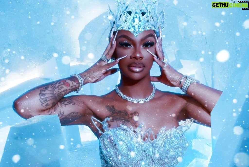 Jess Hilarious Instagram - Ice Vault Vibezzzz ❄️ Photos by @photomaticsmith📸 Makeup by @krismasluxurylashes Gown made by @cailaabdul ❄️ Land of ICE