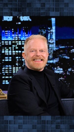 Jesse Tyler Ferguson Instagram - @jessetyler and the rest of the @modernfamily cast reunited at the @sagawards! #FallonTonight