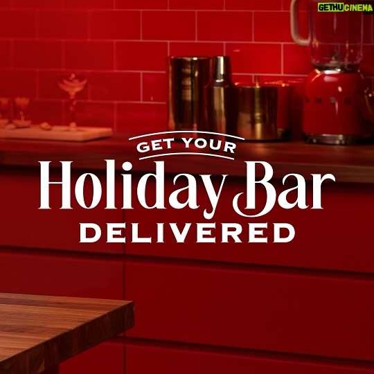 Jesse Tyler Ferguson Instagram - Whatโs your holiday spirit of choice? Here are a few of my favorites that I always have present this time of year. ๐ And no need to stress because these cocktail recipes are just 3 ingredients or less. ๐ Shop your local retailer to stock your bar with holiday spirits! Cheers, friends! @pernodricardusa #PernodPartner