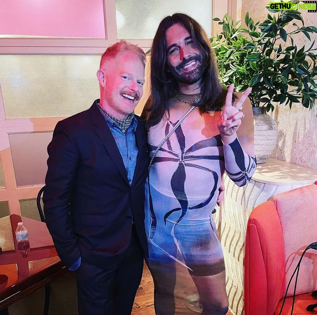 Jesse Tyler Ferguson Instagram - Hey Dinner’s On Me fam! I really enjoy being able to share my personal story with y’all – from growing up as a quirky Broadway loving kid in Albuquerque, to my marriage to Justin and parenting our two sons. I’ve been lucky to have guests come on the show and share their stories as well. This week, I want to revisit a couple of those conversations. First up, “Star Trek” star Zachary Quinto. Over salads at American Bar in the West Village, we discuss his decision to come out publicly on his own terms, and our fun romps around Silver Lake gay bars in our 20s. Then, “Getting Curious with Jonathan Van Ness” podcast host and “Queer Eye” star Jonathan Van Ness. Over oysters and lobster pasta at Bad Roman off Columbus Circle, Jonathan tells me what it’s like to live in Texas as a queer person, their journey to discovering their nonbinary identity, and why a guinea pig named Peanut is causing a stir in some libraries. Episode link is in the bio—don't wait, give it a listen! ❤️ caption...