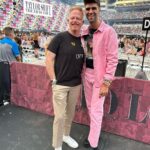Jesse Tyler Ferguson Instagram – @taylorswift really did that! 3.5 hours of pure joy. Superhuman. Love you, T. ❤️ SoFi Stadium