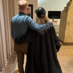 Jesse Tyler Ferguson Instagram - It sounds like a fever dream: We had a dinner party at Sia's house and talked about art and music and then I played a song on her piano that I wrote when I was 10 and then we went into her closet and tried on all her head bands. Oh and my favorite guy from *NSYNC was there too. Sounds like an insane dream but it was actually my Thursday evening last week. @siamusic you are a treasure and I can't wait to spend more evenings like this with you and your beautiful friends! And thank you @kathygriffin for bringing us all together