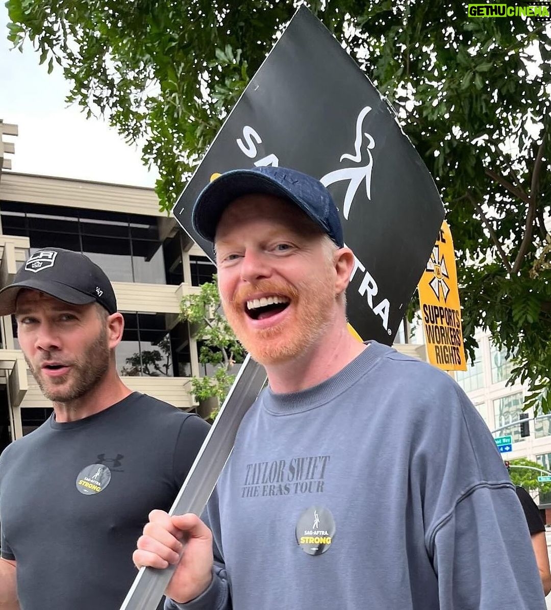 Jesse Tyler Ferguson Instagram - Get your butt out to the line! Power to the people. #sagaftrastrong @sagaftra Warner Brothers Studio