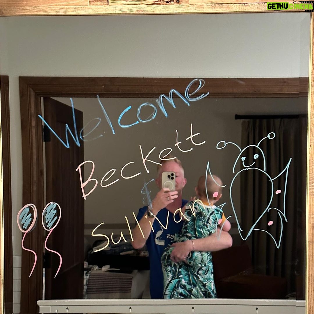 Jesse Tyler Ferguson Instagram - returned back home to the 505 to show the kiddos Beckett and Sullivan the magic of balloon fiesta & where their papa grew up 🎈🌶️ thanks for the magic @bishopslodgeauberge, @balloonfiesta & @m_marketingguru Bishop's Lodge, Auberge Resorts Collection