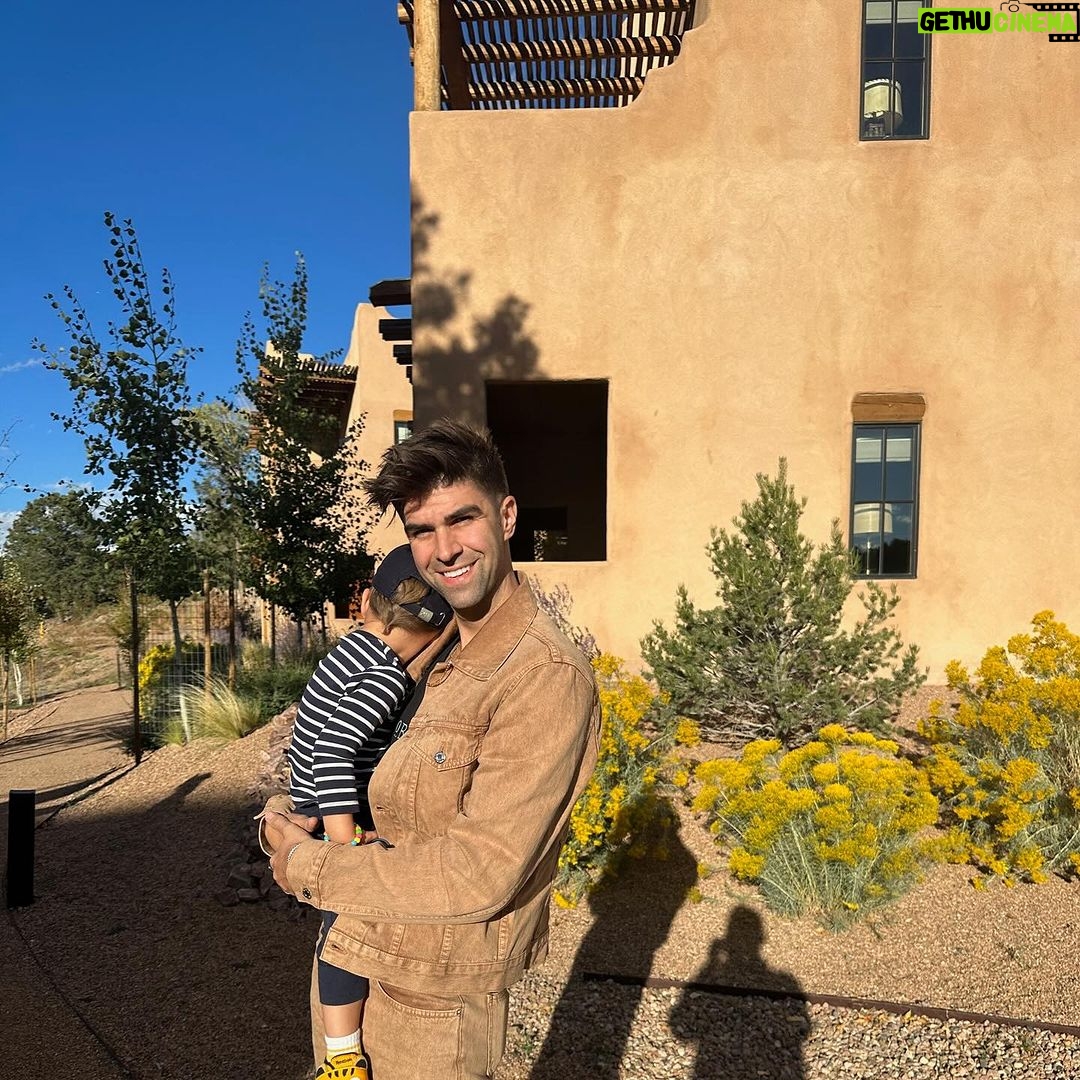 Jesse Tyler Ferguson Instagram - returned back home to the 505 to show the kiddos Beckett and Sullivan the magic of balloon fiesta & where their papa grew up 🎈🌶️ thanks for the magic @bishopslodgeauberge, @balloonfiesta & @m_marketingguru Bishop's Lodge, Auberge Resorts Collection