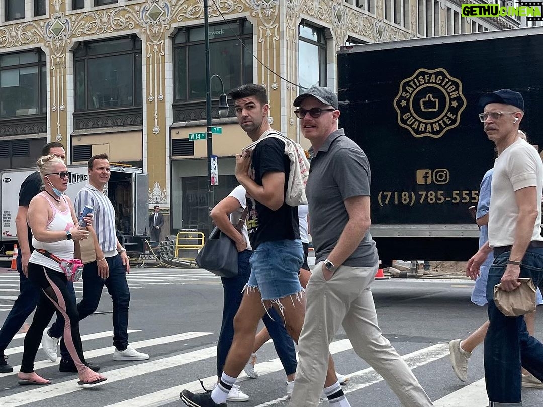 Jesse Tyler Ferguson Instagram - 48 hours in NYC! Recording more episodes of Dinners On Me. Seeing two of my favorite Broadway shows: @shuckedmusical & @herelieslovebway. Celebrating @justinmikita's 38th birthday! I ❤️ 🗽