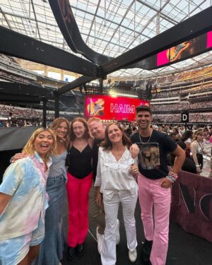Jesse Tyler Ferguson Instagram - @taylorswift really did that! 3.5 hours of pure joy. Superhuman. Love you, T. ❤️