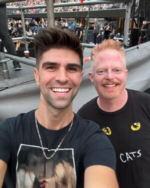 Jesse Tyler Ferguson Instagram - @taylorswift really did that! 3.5 hours of pure joy. Superhuman. Love you, T. ❤️