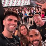 Jesse Tyler Ferguson Instagram – @taylorswift really did that! 3.5 hours of pure joy. Superhuman. Love you, T. ❤️ SoFi Stadium