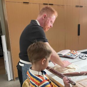 Jesse Tyler Ferguson Instagram - Can adults still have core memories? If so, can this be one of them? 👨‍🍳 ❤️❤️