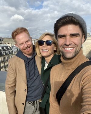 Jesse Tyler Ferguson Instagram - Happy Birthday @itsjuliebowen! We ❤️ you!