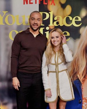 Jesse Williams Instagram - The RomCom has landed: Choose your fighter 😂
•NYC early theater screening of #YourPlaceOrMine was loud! 
The film is yours on @netflix Feb 10th.
