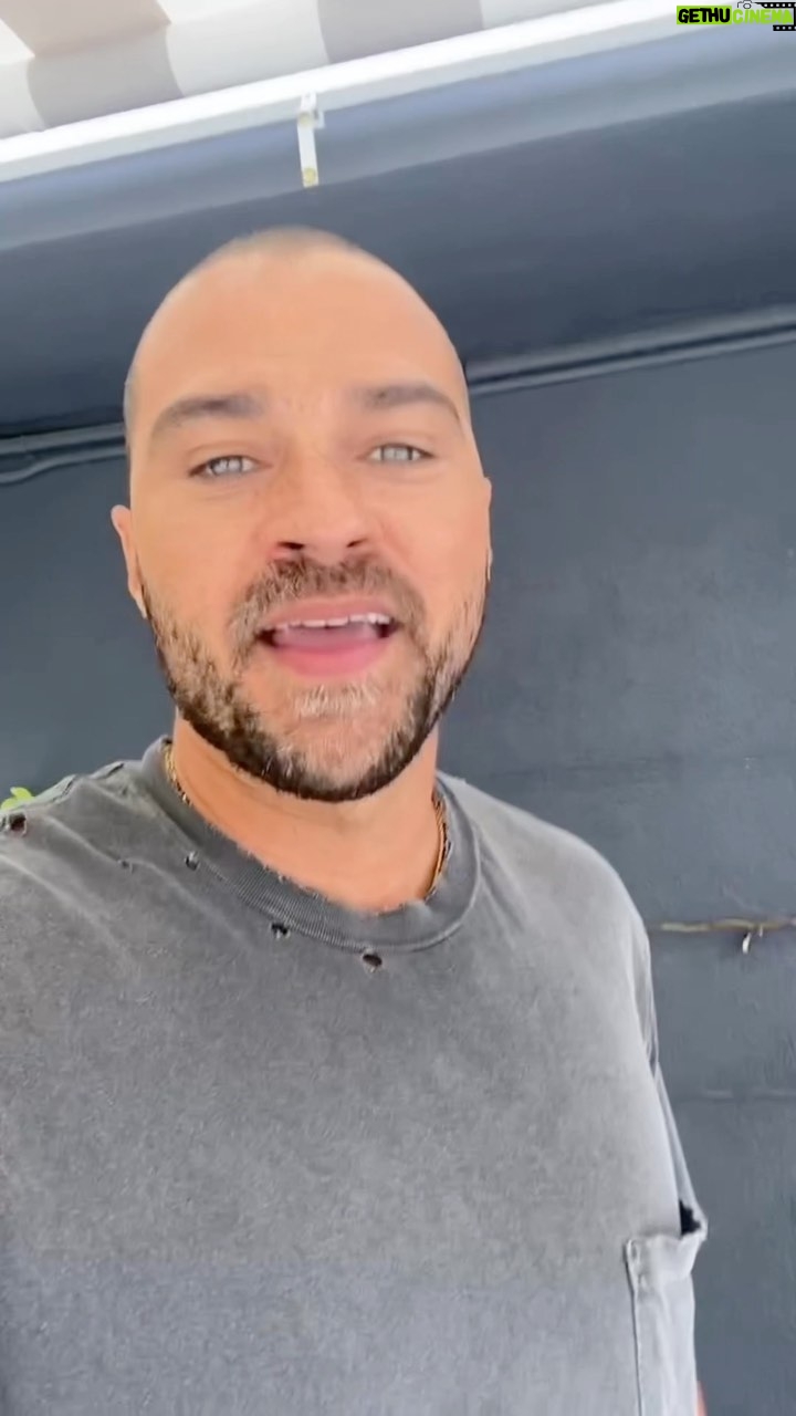 Jesse Williams Instagram - As I and so many other parents gear up for the busy back to school season – there are millions of kids across the U.S. that lack access to even the most basic school supplies – like a toothbrush and toothpaste. •Children from low-income families are 2x as likely to suffer from tooth decay while Black and Hispanic kids are almost 2 and 4 times as likely to suffer from oral health issues as their peers. This consequential discrepancy in oral care access is known as the Smile Gap and as a former student and teacher in low-income school districts, I’ve seen the impact that a lack of resources can have on kids’ self-esteem, performance and overall development. * Since 2021, @Crest and @OralB have remained committed to #ClosingAmericasSmileGap by providing free dental screenings, oral health education and millions of oral care products to those in need and this back-to-school season, I’m partnering with them to help end oral health inequity and close America’s Smile Gap. * Every Crest & Oral-B product purchased between now and September 30th will help donate to a child in need. Head to the link in my bio and stories to learn more about the initiative and how you can help join us in #ClosingAmericasSmileGap today. #CrestPartner #OralbPartner