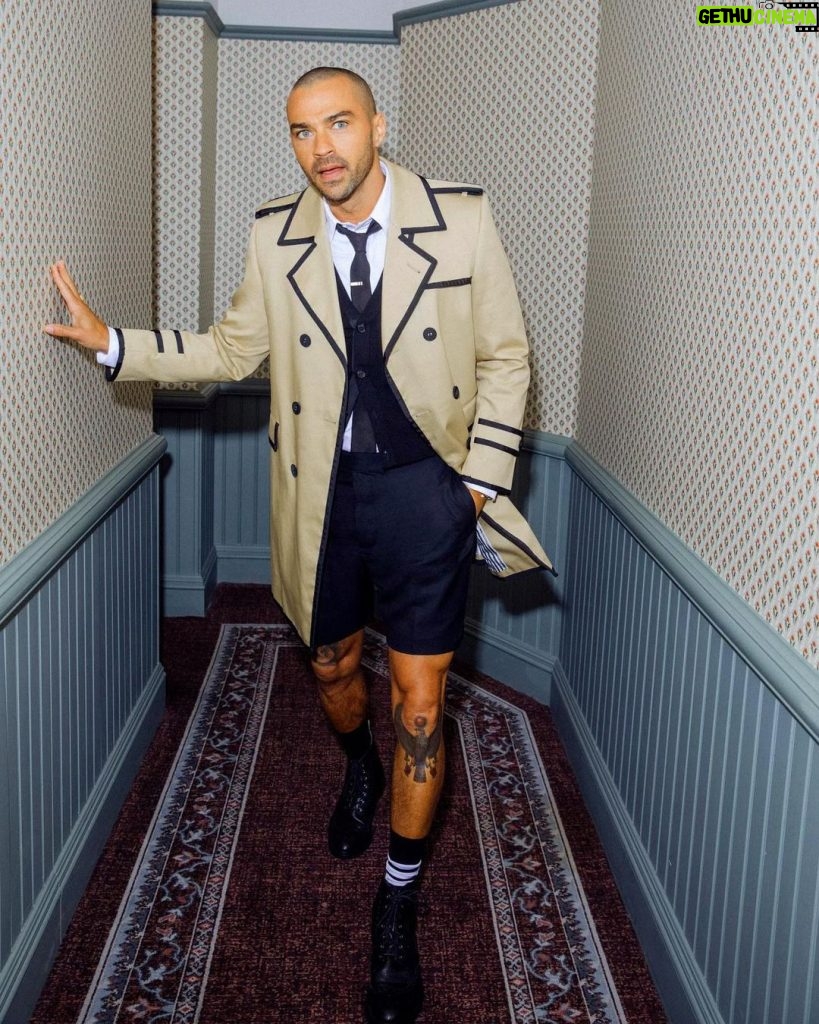 Jesse Williams Instagram - 💪🏽Mighty Healthy 🥕 @CFDA pregame, suited by the @ThomBrowne fam. ManyThanks 🧥 @le_laboy 💅🏽 @brittywhitfield 📸 @mr_puryear