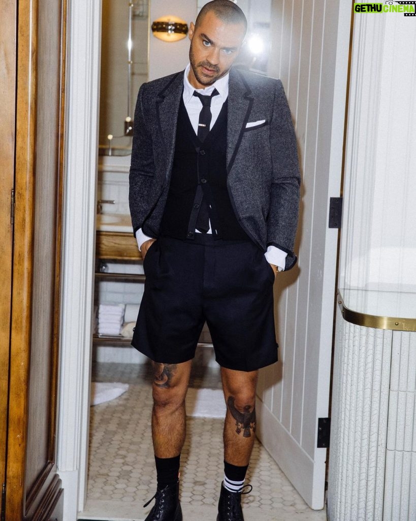 Jesse Williams Instagram - 💪🏽Mighty Healthy 🥕 @CFDA pregame, suited by the @ThomBrowne fam. ManyThanks 🧥 @le_laboy 💅🏽 @brittywhitfield 📸 @mr_puryear