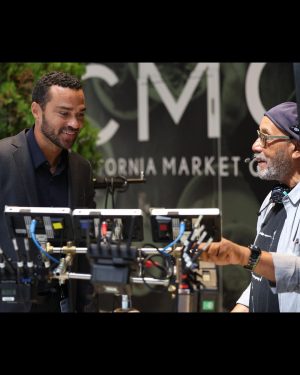Jesse Williams Instagram - 🎥 I directed and acted in a little show called @Greysabc and iT AIRS TONIGHT‼️
Barely in the hospital at all- lots of location scouting and critical stories of the chaos caused by political overreach into women’s private, medical decision making. Had the honor of establishing a storied institution, The Fox Foundation for the first time on the show ever and working w an incredible cast, new and established. @KateWalsh & @greg.germann are back, i one of my favorite Grey’s writers @juliewong2017, who’s almost as funny as i am, wrote this for y’all. Great editing with Aimee Jennings and i finally got to work w/ @johnsimmonsasc. 
None of this happens without the women who keep the most successful, longest running show in history going, @therealdebbieallen @kristavernoff @ellenpompeo @shondarhimes. 

🙏🏽Enjoy it. Feel it. We do.🙏🏽